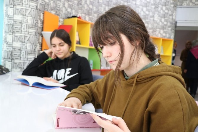 Aksaray’da okullarda açılan kütüphaneler öğrencilerin vizyonunu geliştiriyor