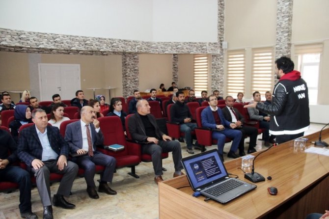 Edremit Belediyesi personeline ‘Uyuşturucu ve Madde Bağımlılığı’ semineri