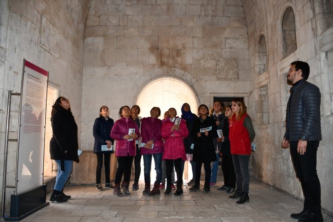 Ağrılı kız çocukları başarılarını İshak Paşa Sarayı'nı gezerek taçlandırdı