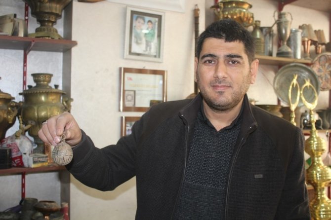 Yıllarca muhafaza ettikleri eski eşyalar, şimdi servet değerinde