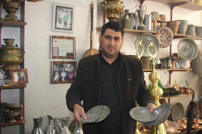 Yıllarca muhafaza ettikleri eski eşyalar, şimdi servet değerinde