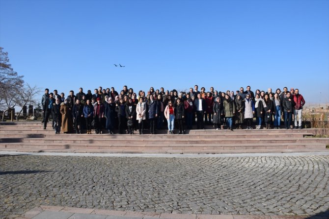 Aday öğretmenler, Ahlat'ın tarihi mekanlarını gezdi