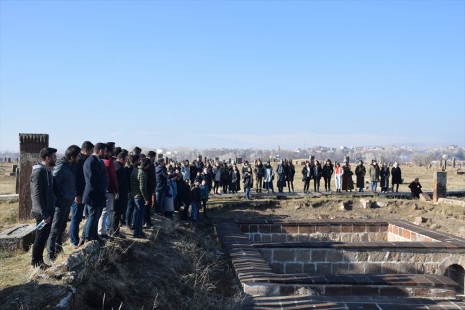 Aday öğretmenler, Ahlat'ın tarihi mekanlarını gezdi