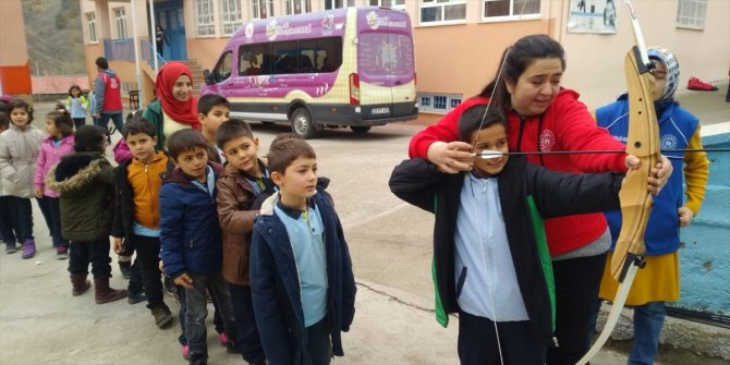 Keban'da El-Aziz Mobil Gençlik Merkezi Projesi kapsamında öğrencilere yönelik etkinlik