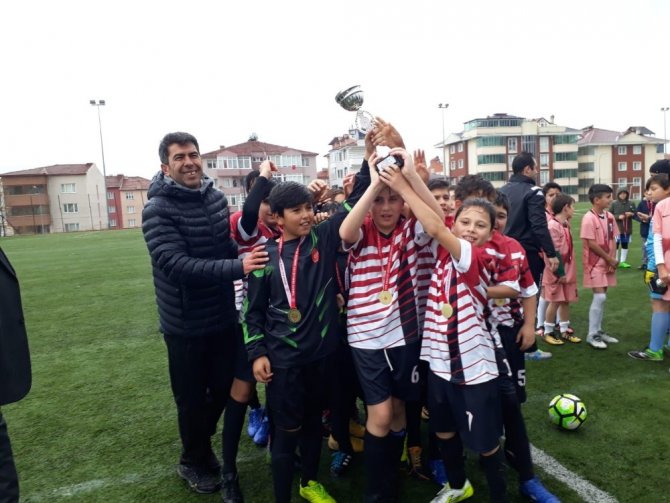 Küçükler Futbol İl Birincisi Edebali Ortaokulu oldu