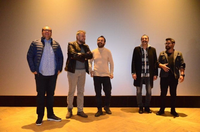 “Kırk Yalan” filminin oyuncuları hayranlarıyla buluştu