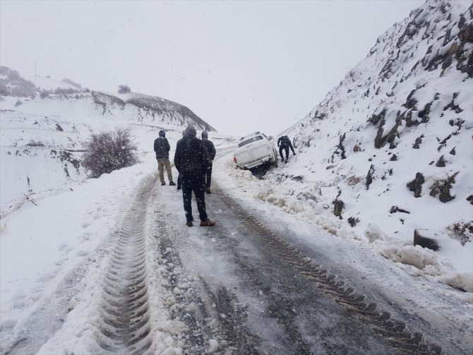 Bingöl ve Şırnak'ta 109 köy yolu ulaşıma kapandı