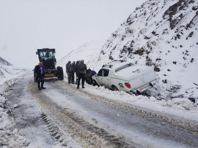 Bingöl ve Şırnak'ta 109 köy yolu ulaşıma kapandı