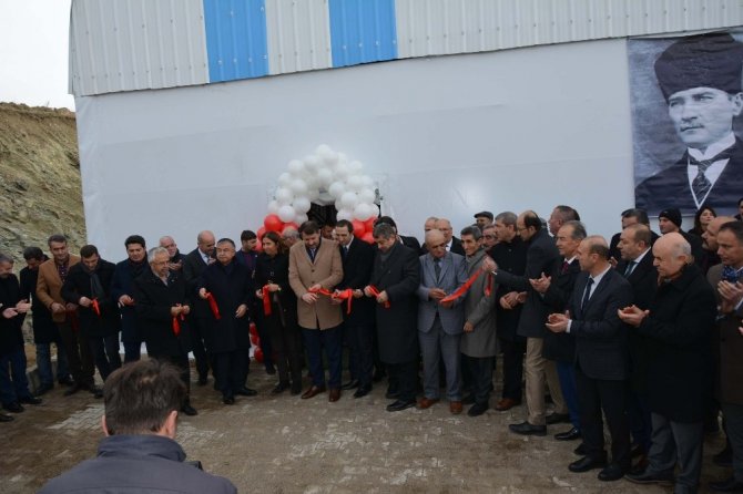 Gölova’da öğretmenevi ve halı saha törenle hizmete açıldı