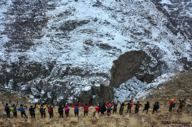 Karslı dağcılar yeni rotalarla turizme hizmet veriyor