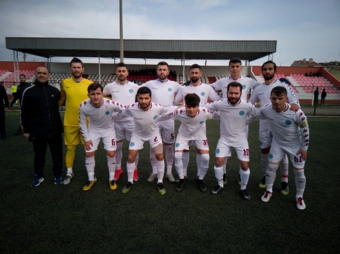 Lider 3 puanı 3 golle aldı