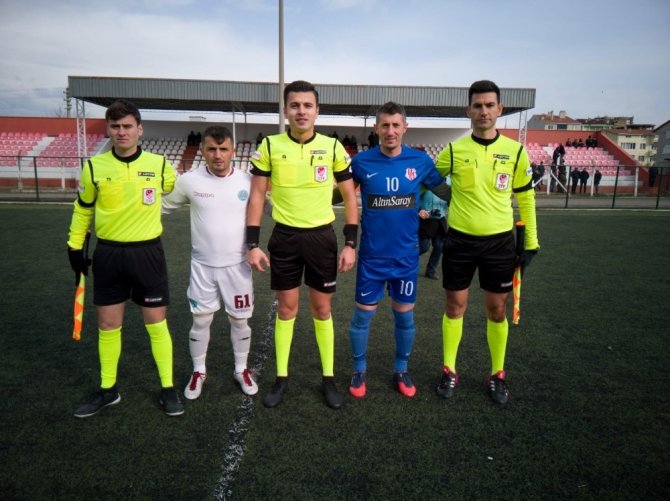 Lider 3 puanı 3 golle aldı