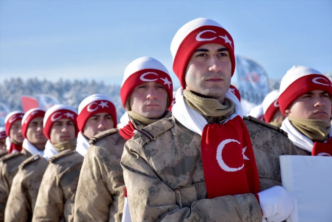 Bakan Pakdemirli Sarıkamış'ta "Türkiye Şehitleriyle Yürüyor" etkinliğinde konuştu: