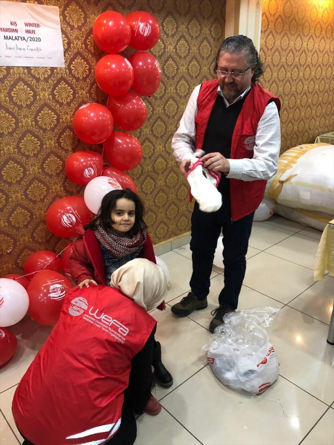 WEFA'dan, Malatya'daki 200 öğrenciyi kışlık yardımlarla sevindirdi