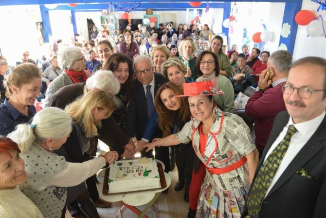 Yaşlı evinde yeni yıl heyecanı