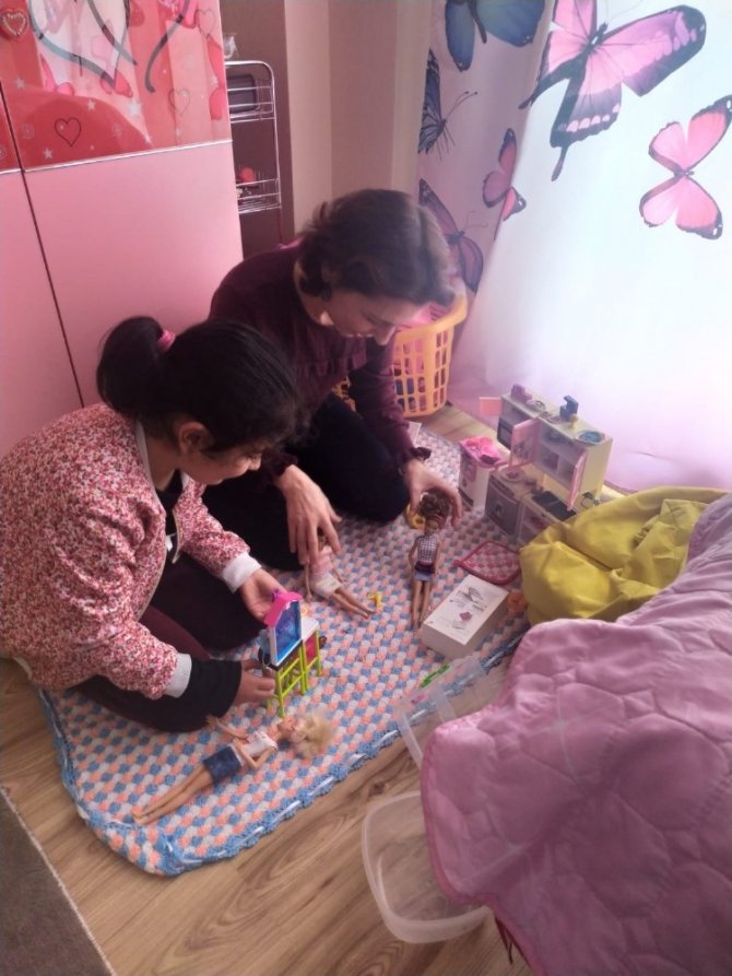 Mehmetçik İlkokulu öğretmenleri, 3 günde 60 aileyi ziyaret etti