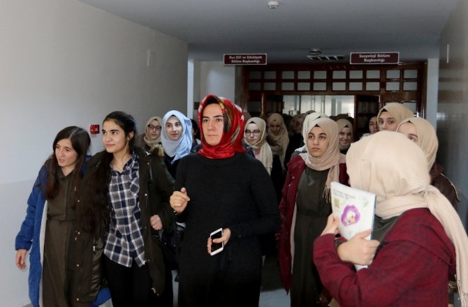 AİÇÜ lise öğrencilerini misafir etti