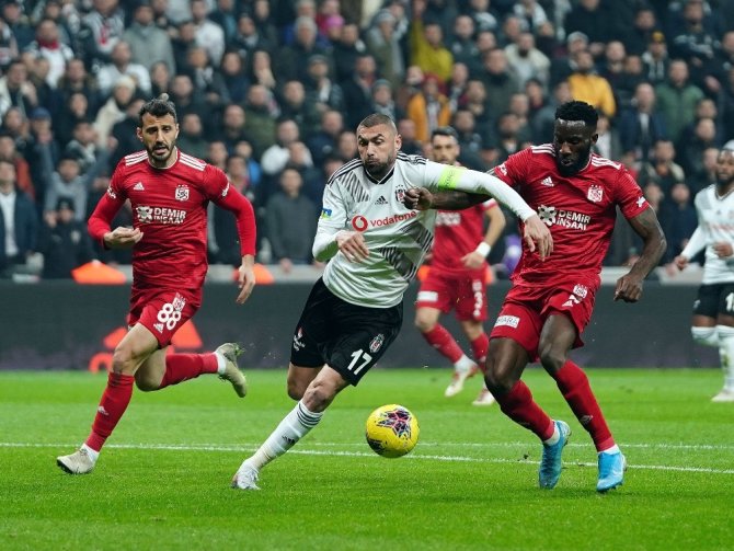 Süper Lig: Beşiktaş: 1 - D.G.Sivasspor: 2 (İlk yarı)