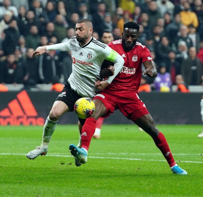 Süper Lig: Beşiktaş: 1 - D.G.Sivasspor: 2 (İlk yarı)