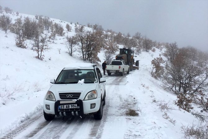 Elazığ'da kar nedeniyle 73 köy yolu ulaşıma kapandı