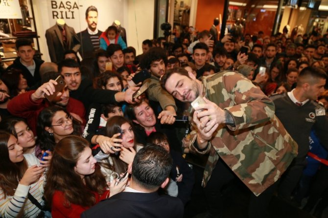 Ahmet Kural ve Murat Cimcir İskenderu’nda hayranları ile buluştu