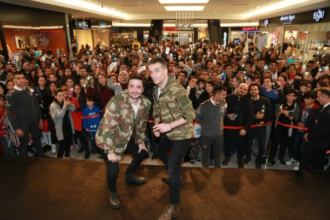 Ahmet Kural ve Murat Cimcir İskenderu’nda hayranları ile buluştu