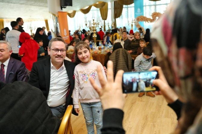 Başakşehir’de maskotlu, illüzyonlu karne şenliği