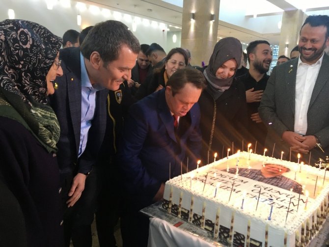 Cumhurbaşkanı Erdoğan’ın manevi oğlu İbo’ya Bakan Soylu’dan doğum günü sürprizi