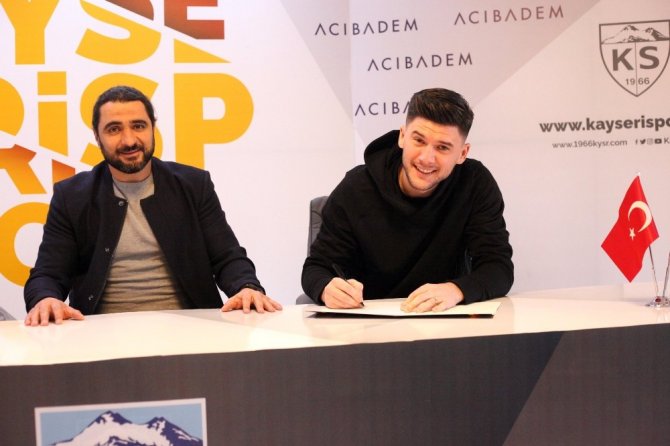 Sapunaru ve Emre Taşdemir sözleşme imzaladı