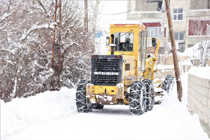 Tuşba Belediyesinden karla mücadele çalışması