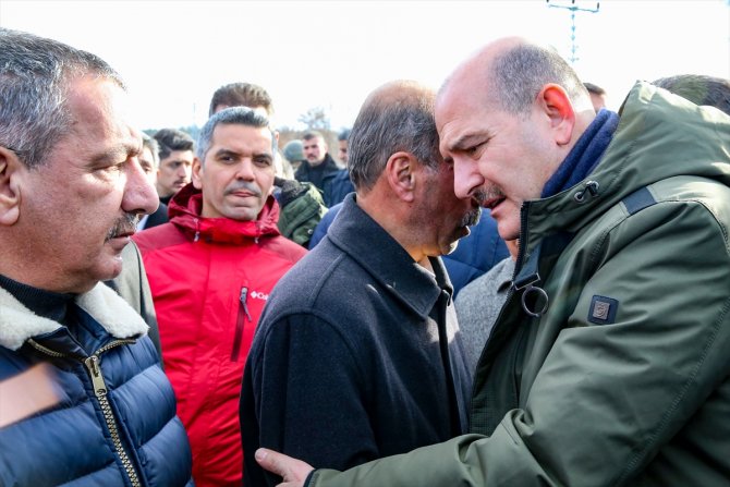 Bakanlar Soylu ve Koca, depremden etkilenen Gezin köyünde incelemelerde bulundu