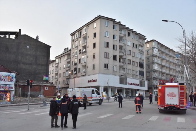 Elazığ'da depremde hasar gördüğü için boşaltılan bina kontrollü yıkılacak