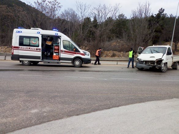 Bilecik’te meydana gelen trafik kazasında 1’i çocuk 2 kişi yaralandı