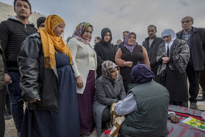 "Diyarbakır anneleri" Elazığ'da çadır kenti ziyaret etti