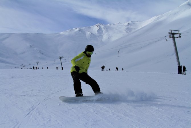 Abalı Kayak Merkezi kayakseverlerin akınına uğradı