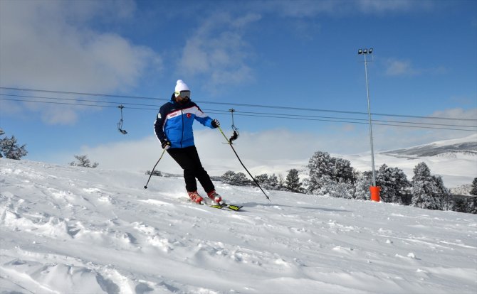 Cıbıltepe'de sıfırın altında 16 derecede kayak keyfi