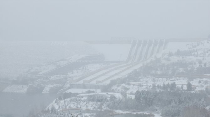 Keban'da kar kartpostallık görüntü oluşturdu