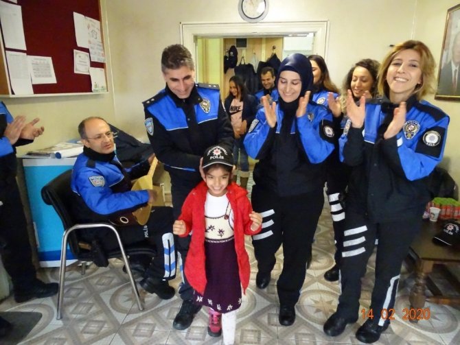 Şehit kızına doğum günü sürprizi