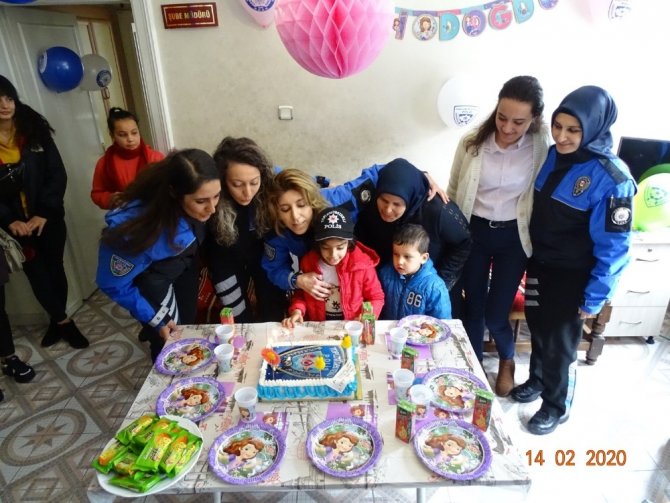 Şehit kızına doğum günü sürprizi