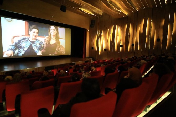 Sığınmacı kadınlar büyükşehir belediyesi sayesinde sinema keyfi yaşadı