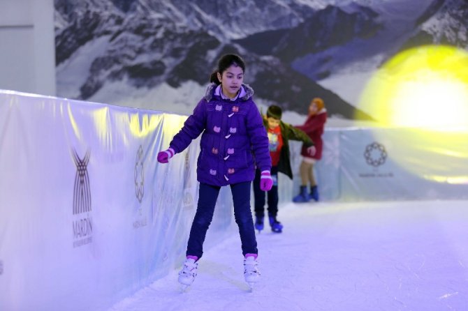 Mardin’de kurulan buz pisti bir ayda 22 bin çocuğu ağırladı