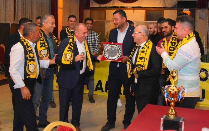Salihli Kapancıspor süper amatöre yükselişini kutladı