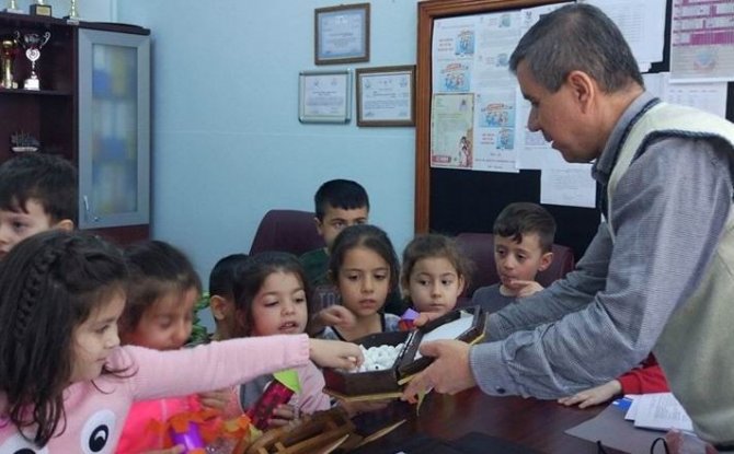 Minik uzaylılar müdür odasına indi