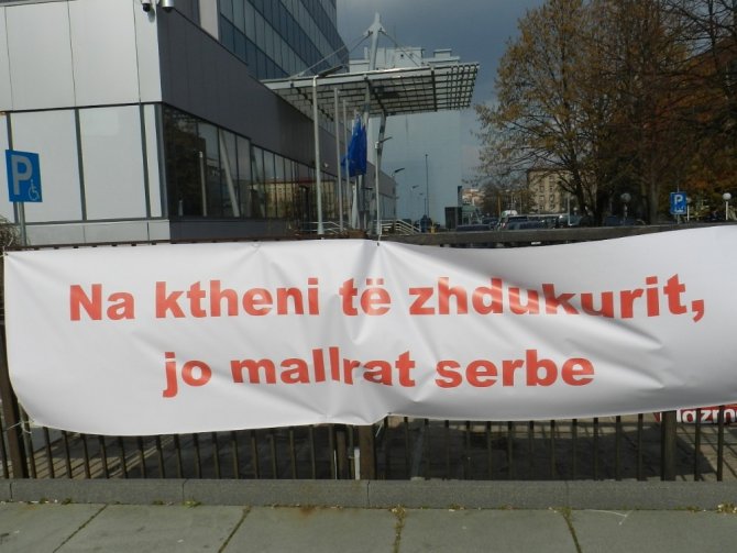Kosova’da Sırp ürünlerine yüzde 100’lük gümrük vergisi protestosu