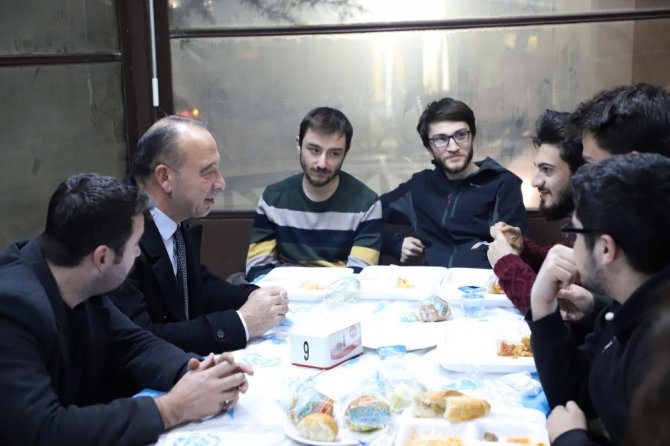 Turgutlu Belediyesi öğrencilere yemek desteğini sürdürüyor