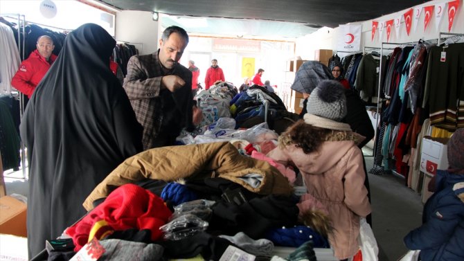 Türk Kızılay'dan Elazığ'daki depremzedeler için "sosyal market"