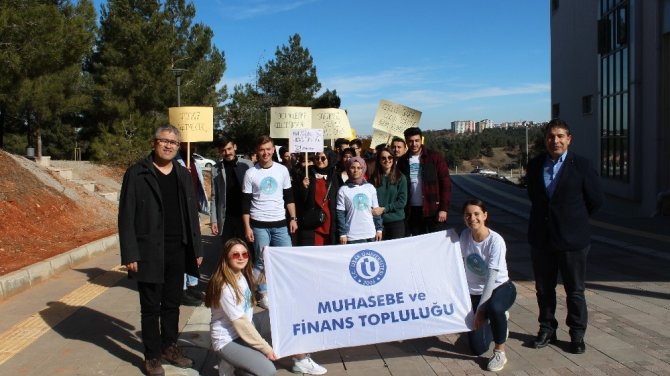 Uşak Üniversitesi öğrencilerinden yerli üretime destek yürüyüşü