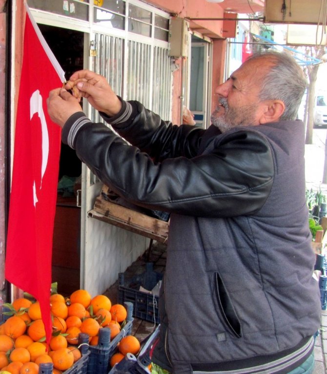 Araban Türk bayraklarıyla donatıldı