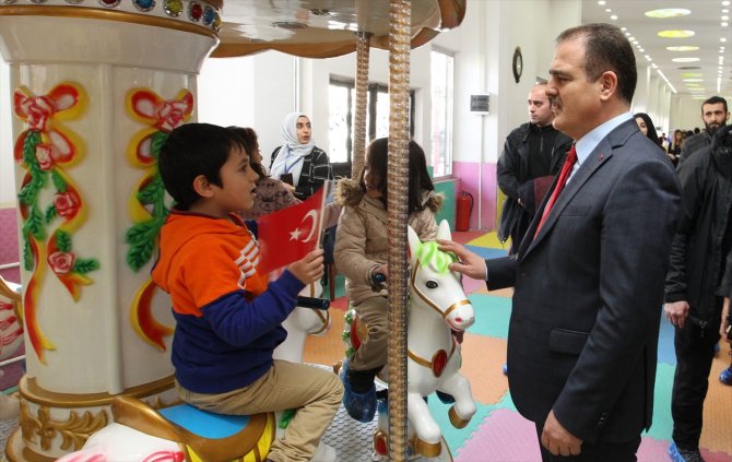 Hakkari Valisi Akbıyık, Çocuk Oyun ve Kültür Merkezini ziyaret etti