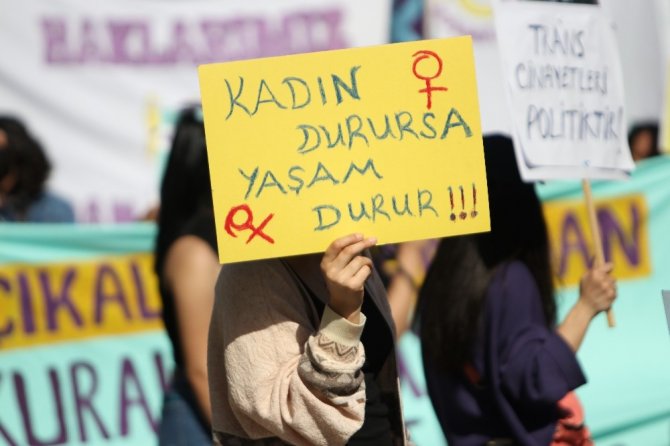 Mersinli kadınlardan “8 Mart” yürüyüşü